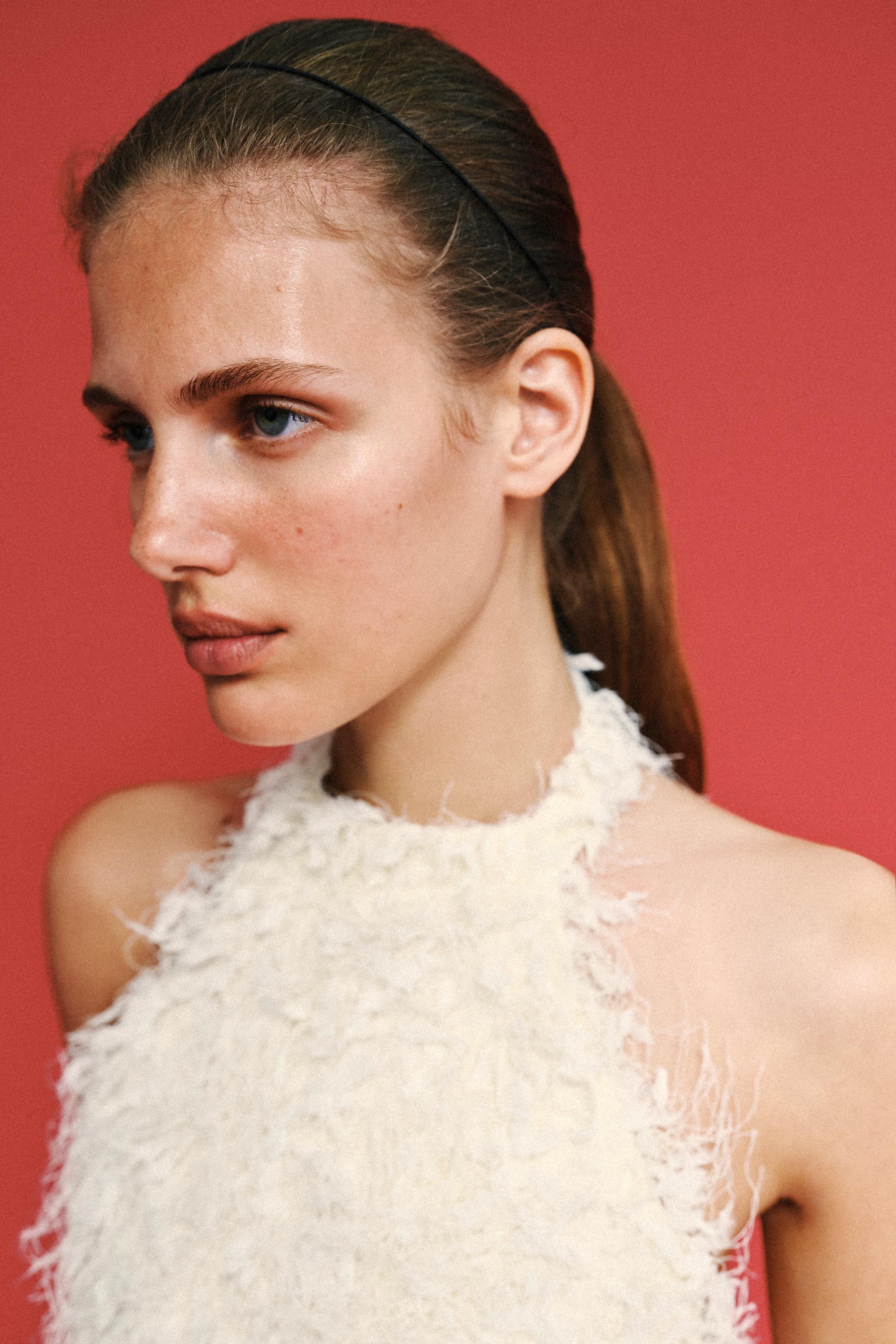 ROBE COURTE EN MAILLE À FRANGES
